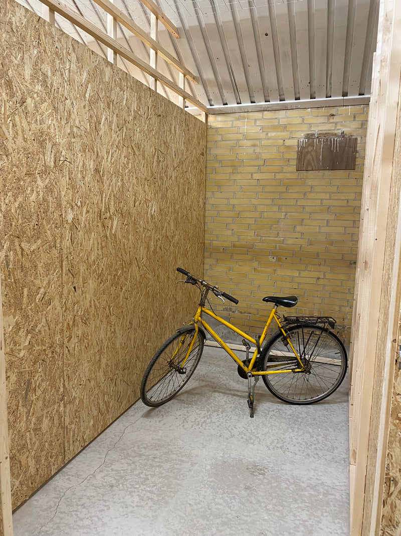 Depot: 6,1 m2 / 18,3 m3